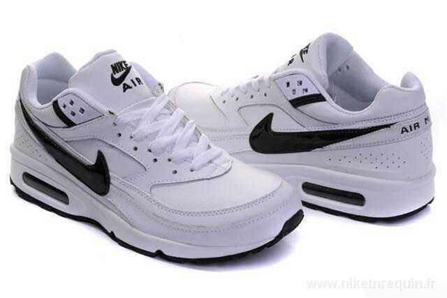 Air Max BW bkack et des chaussures blanches (1)